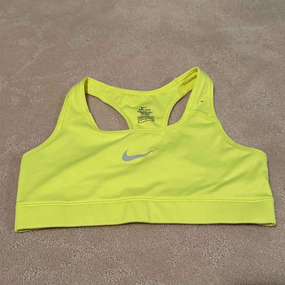 NWOT Nike Swoosh Light Support Sports Bra
